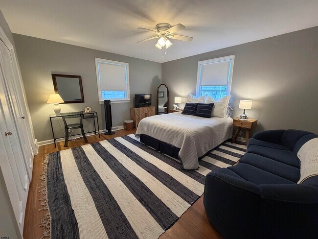 Building Photo - 33 N Gladstone Ave