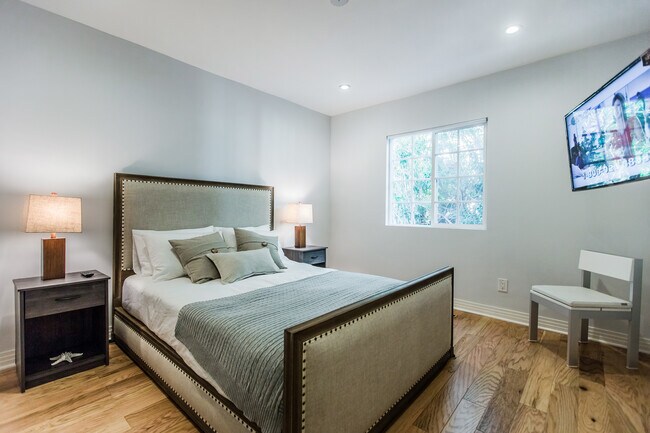 Building Photo - 8261 W 4th St