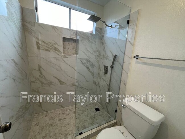 Building Photo - 13237 Sundance Ave