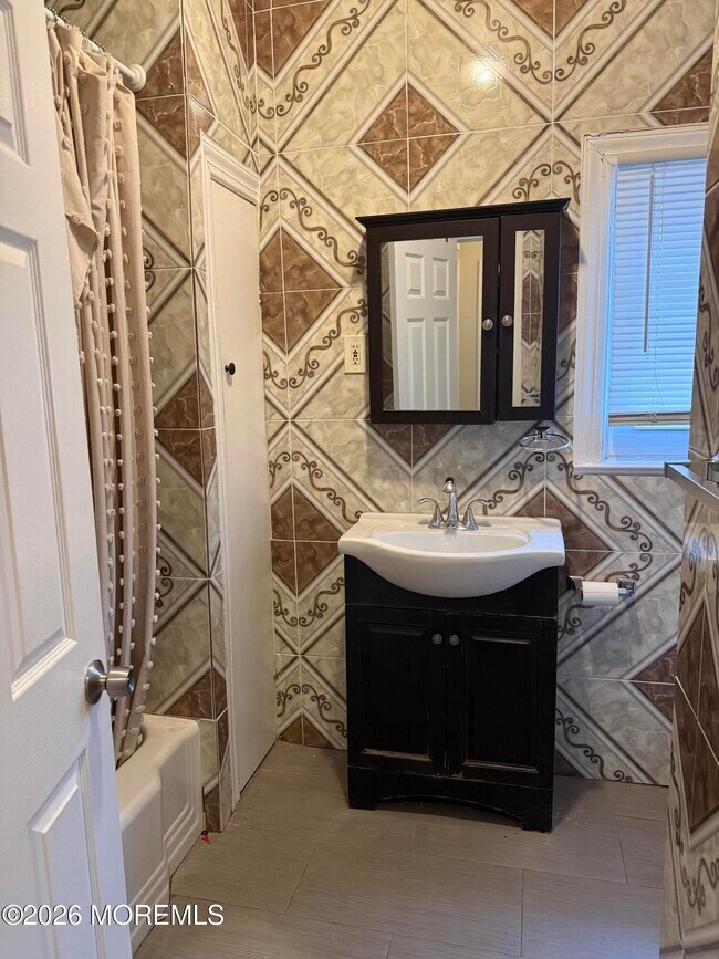 Building Photo - 12 Frances Pl