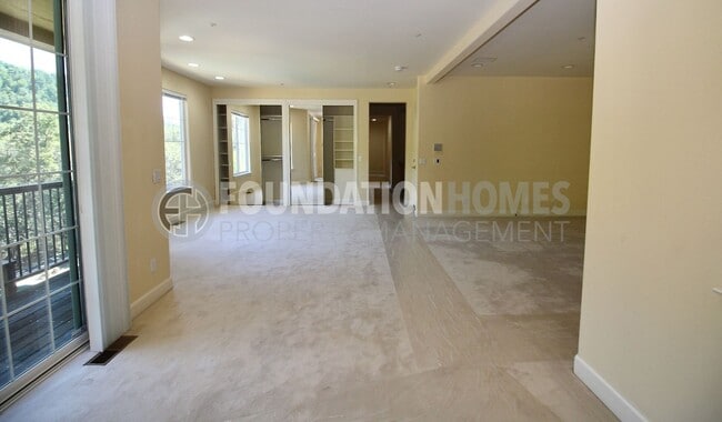 Building Photo - Architecturally Stunning Custom Estate wit...
