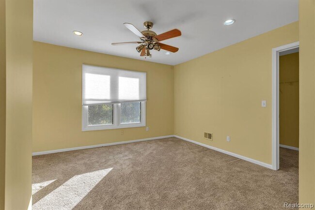 Building Photo - 6573 Poppleton Rd