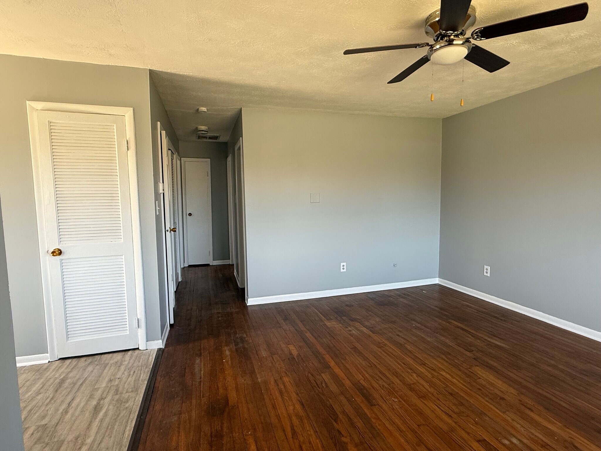 Building Photo - 916 N Avon Ave