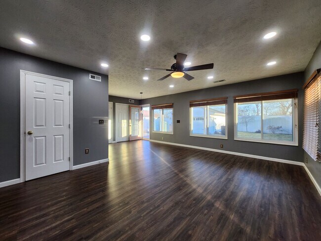 Building Photo - Beautiful 2-Story Home in Northmont School District