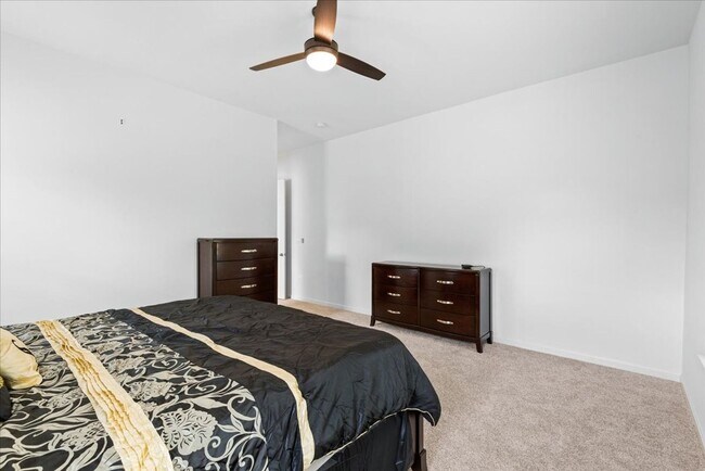 Building Photo - 8627 Fleetwood Dr