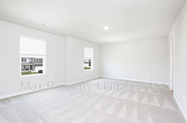 Building Photo - 2452 SE Creekhill Way