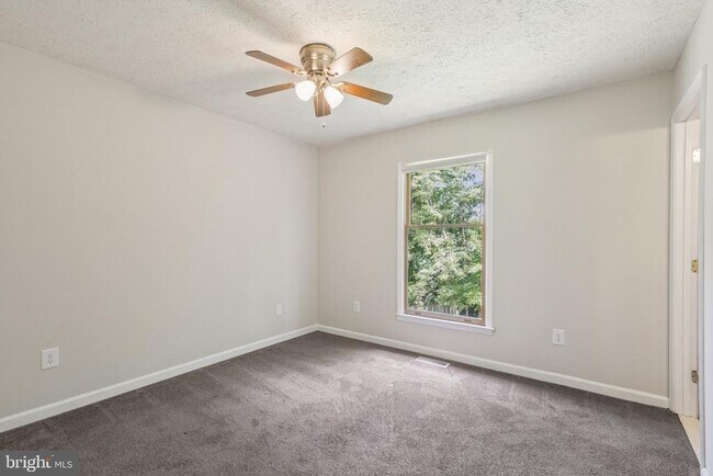 Building Photo - 20 Cherry Laurel Dr