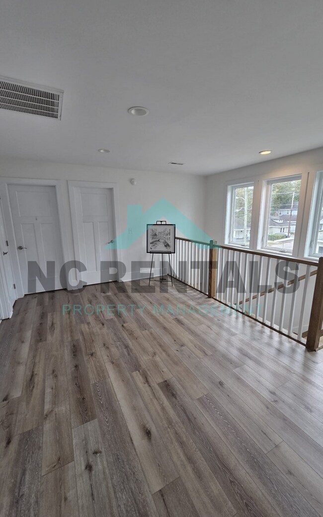 Building Photo - 1501 E Jones St