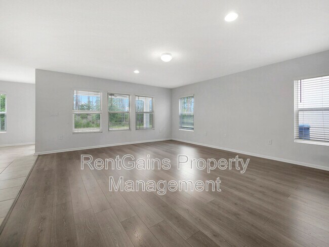 Building Photo - 597 Meadow Ridge Dr