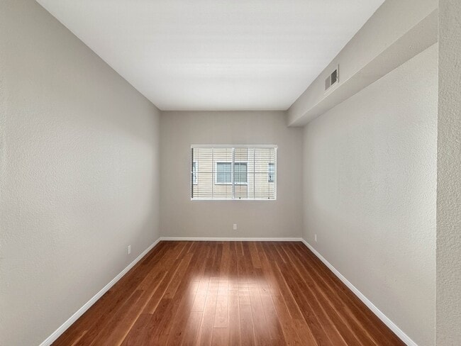 Building Photo - 9980 Scripps Vista Way