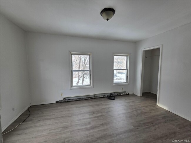 Building Photo - 190 Winnikee Ave