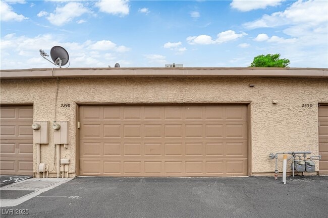 Building Photo - 2248 Short Pine Dr