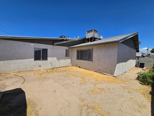 Building Photo - A Fabulous 4 Bedroom Single Story Home in East Las Vegas