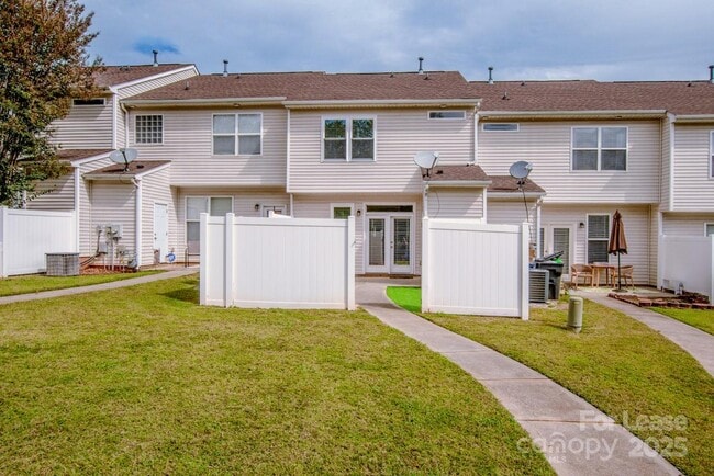 Building Photo - 9366 Greenheather Dr