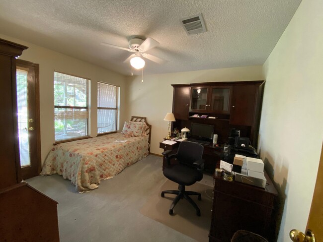 Building Photo - 5943 Cape Coral Dr