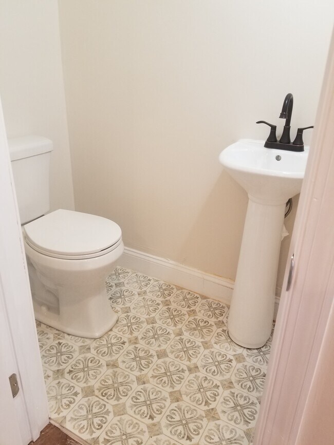 Building Photo - 5725 Broomall St