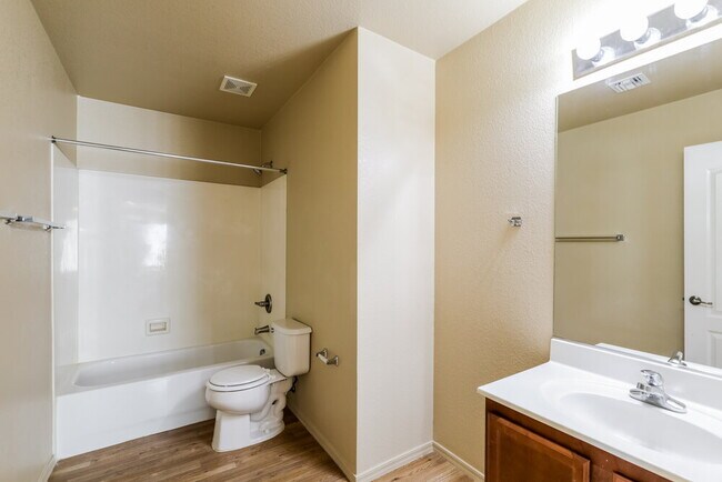 Building Photo - 1316 S Flaxseed Dr