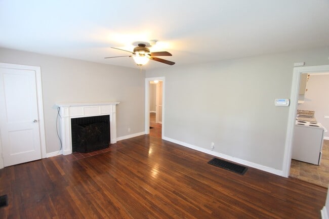 Building Photo - New On The Market! 3 Bedroom 1 Bath