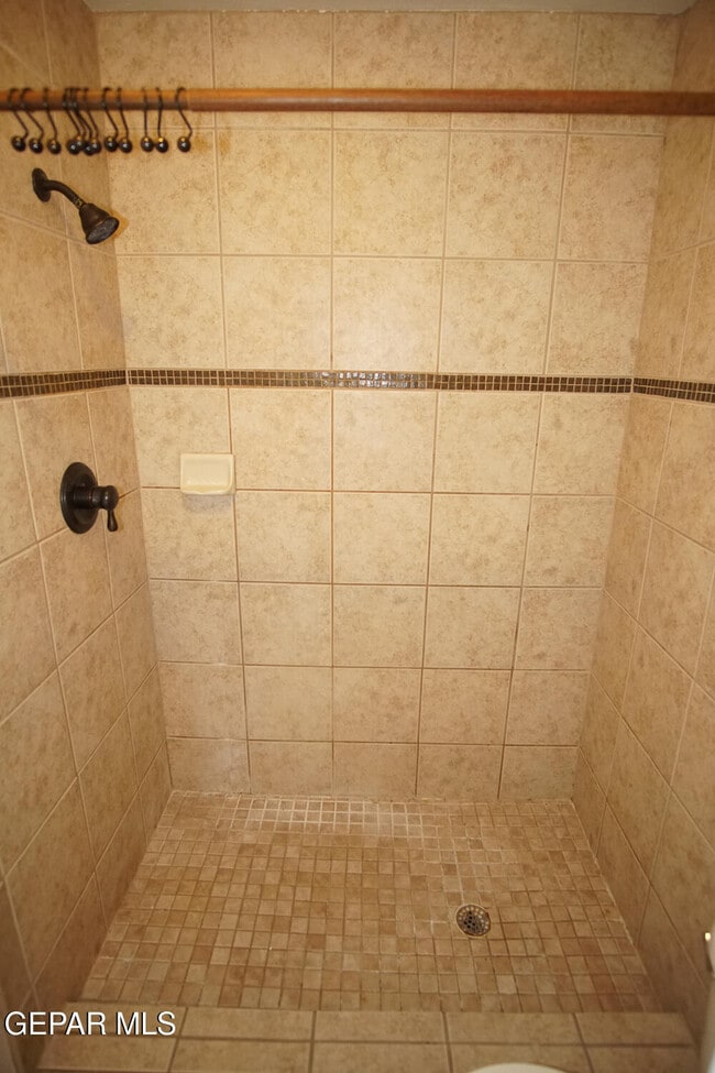 Building Photo - 4433 N Stanton St