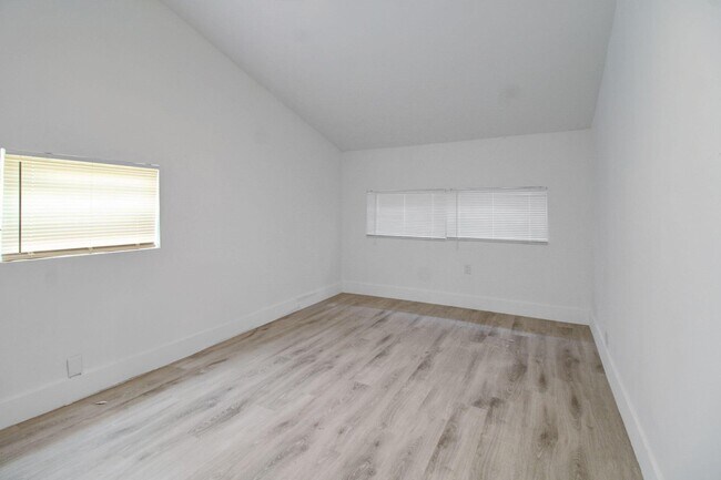 Building Photo - 736 NW 41st St