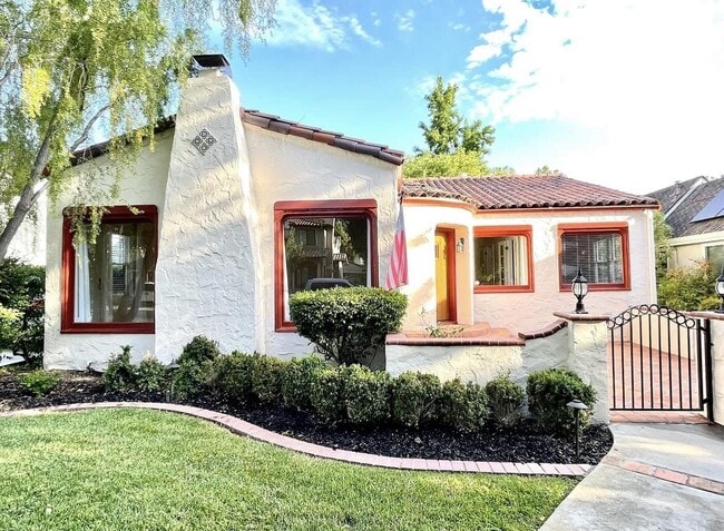 Building Photo - 1127 Clark Way