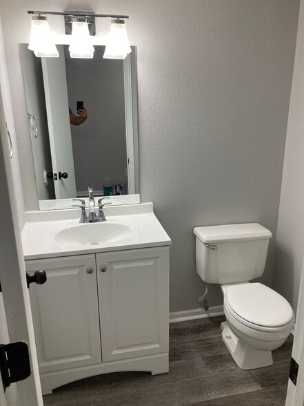 Building Photo - 2107 Highridge Dr