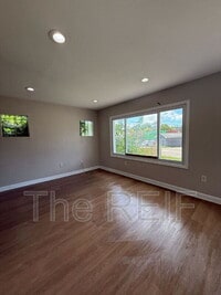 Building Photo - 14732 Woodmont Ave