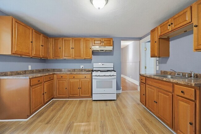 Building Photo - 12R Granite Street Unit 2