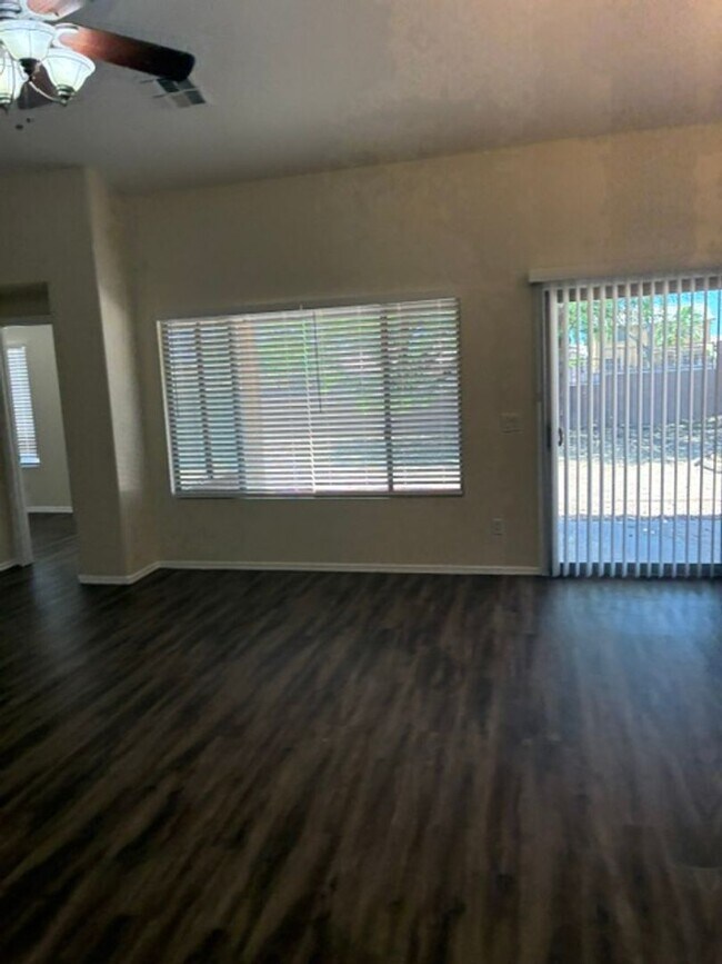 Building Photo - Spacious 4 Bedroom Home in Avondale!