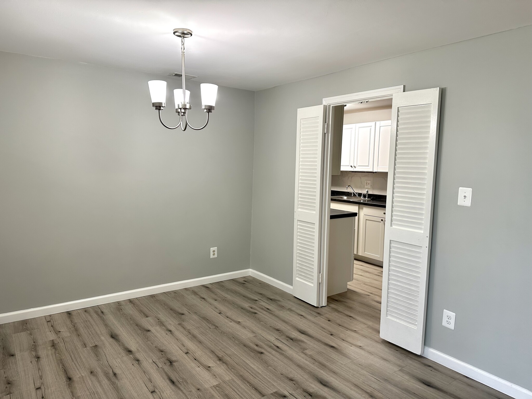 Building Photo - 3358 Huntley Square Dr