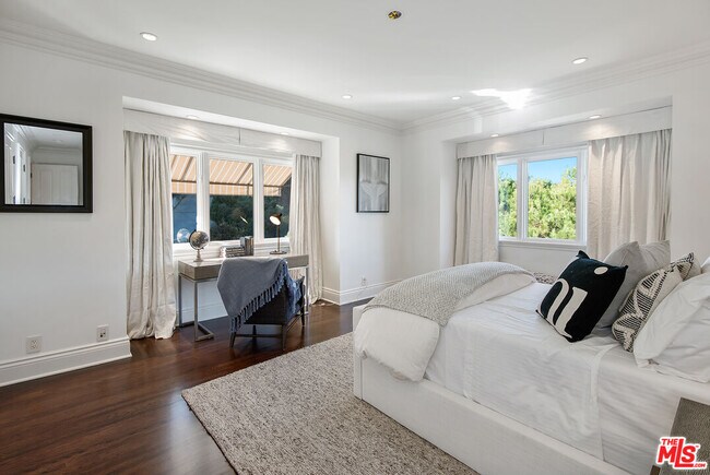 Building Photo - 980 Stradella Rd