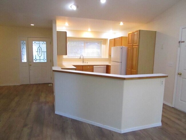Building Photo - 3 Bedroom, 2 Bathroom Rambler located in A...