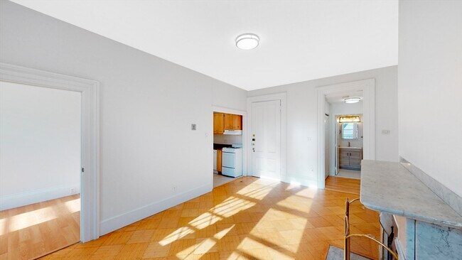 Building Photo - 397 Beacon St