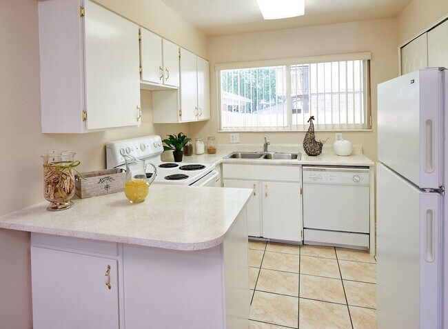 Building Photo - West Valley Duplex