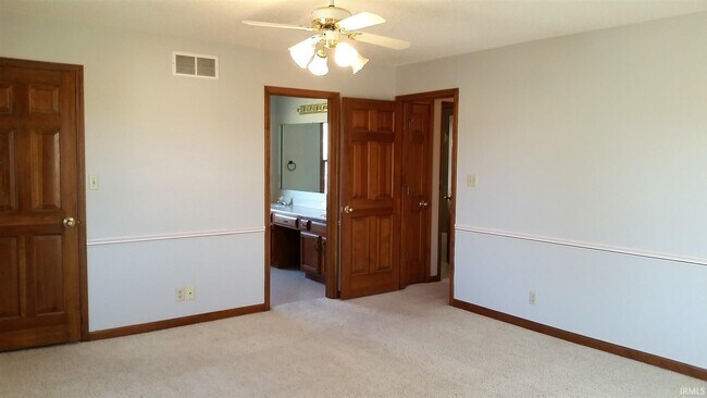 Building Photo - 2939 Woodside Ct