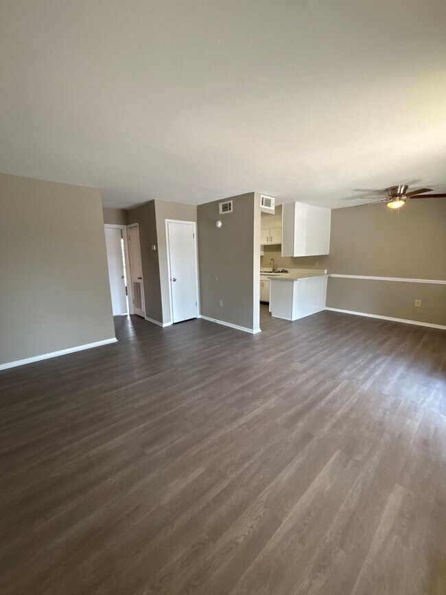Building Photo - 1 BED 1 BATH CONDO AVAILABLE!
