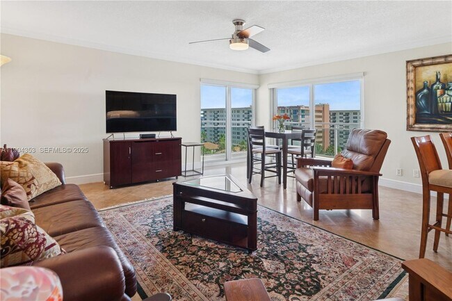 Building Photo - 1160 Hillsboro Mile Unit 901