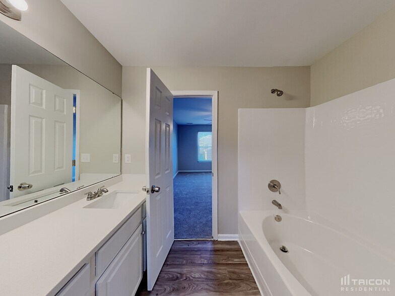 Building Photo - 1316 Crandon Dr