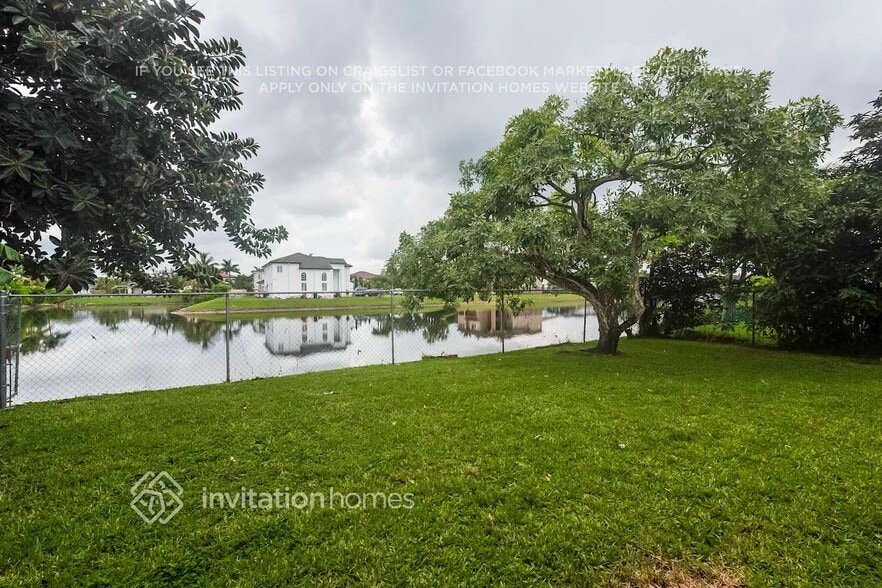 Building Photo - 16362 SW 50th Terrace