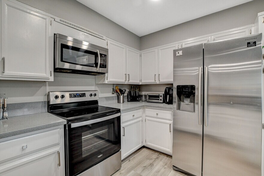 Building Photo - 2224 Lucerne Ct