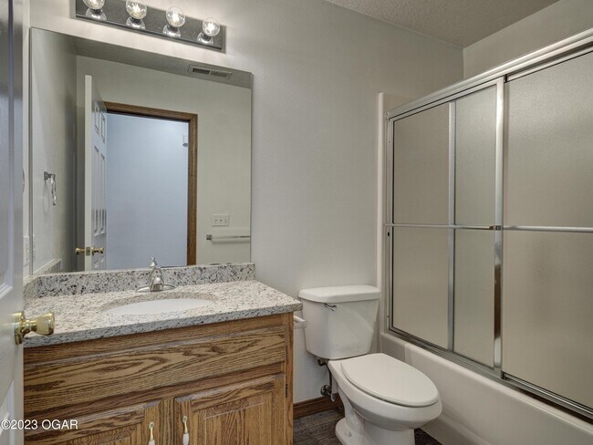 Building Photo - 3122 S Tyler Ave