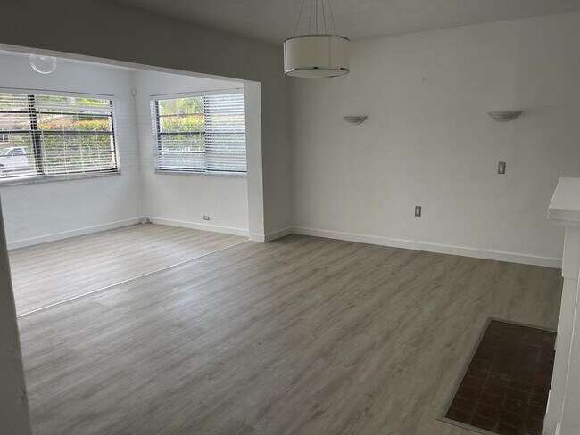 Building Photo - 53 Alcantarra Ave