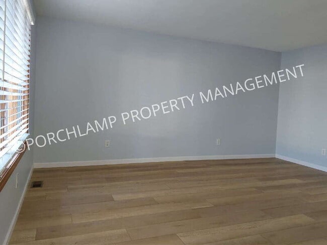 Building Photo - 587 Maryland Ave NE