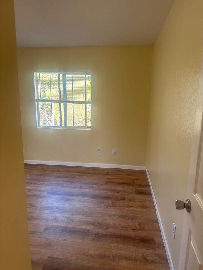 Building Photo - 3 Bedroom(plus loft), 2.5 Bath Home with Stunning Views and Modern Upgrades