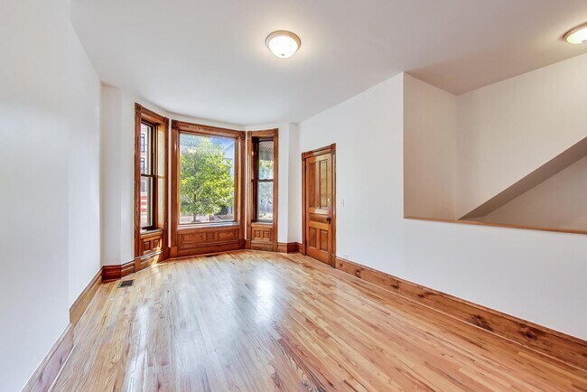 Building Photo - 1138 W Addison St