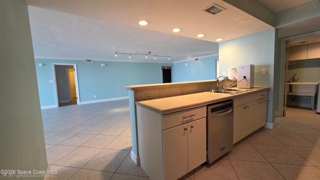 Building Photo - 3223 S Atlantic Ave