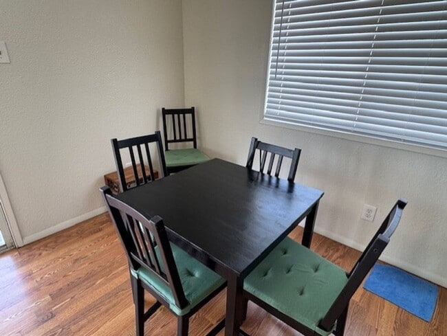 Building Photo - 4BR plus Bonus Room, 4 BA incls  Fully Furnished Casita, Garage, Colorado River!!