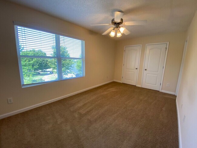 Building Photo - PRE-LEASING FOR AUGUST 2 2026! FENCED IN BACK YARD! 1/2 Off Deposit!