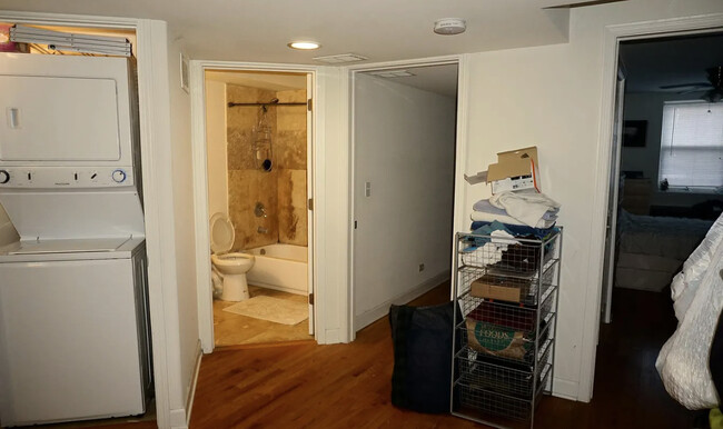 Building Photo - 3047 W Fullerton Ave
