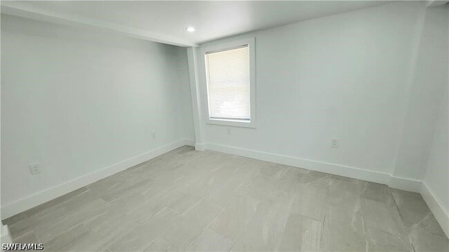 Building Photo - 10671 Hampton St